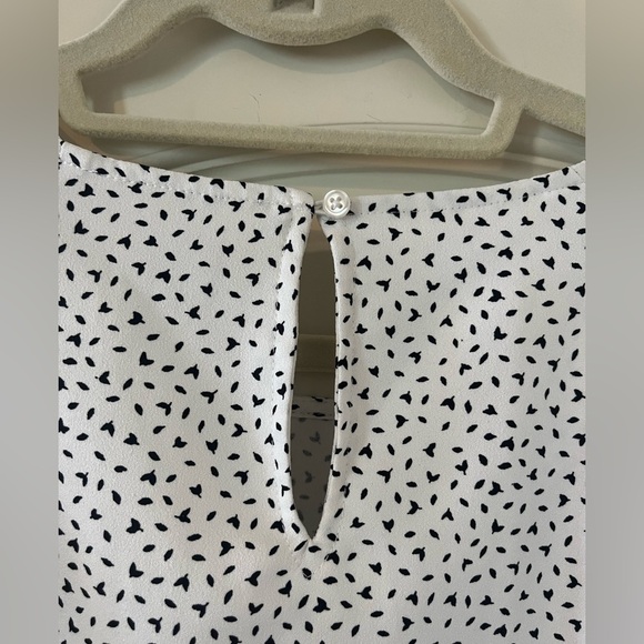 Banana Republic Rich White Small Black Patterned Blouse Women’s Size Medium - Picture 3 of 15